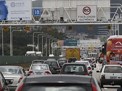 Carro é o principal meio de transporte para o trabalho, diz Censo