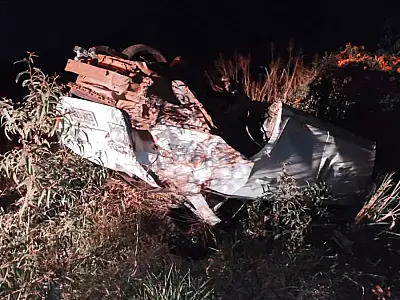 Capotamento na BR-376 deixa motorista em estado grave