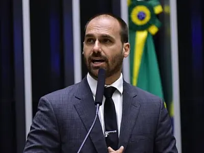 PSOL pede que Câmara declare abandono de mandato de Eduardo Bolsonaro