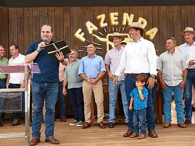 Presidente da Famasul recebe homenagem nos 25 anos da Associação Novilho Precoce