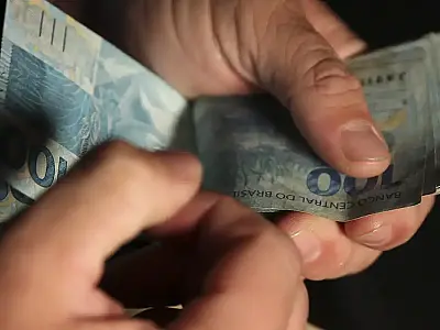 Mercado financeiro eleva previsão da Selic para 13,75% ao ano