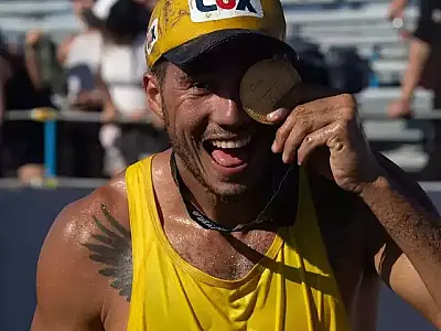 Campo-grandense Saymon Barbosa conquista título no Circuito Mundial de Vôlei de Praia