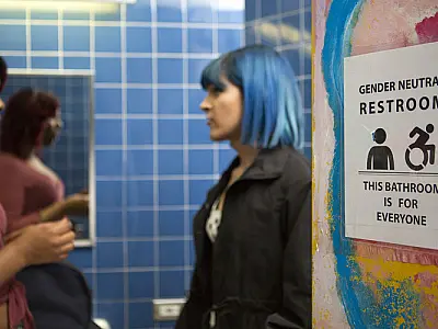 Rio de Janeiro prevê uso de banheiros neutros para pessoas trans
