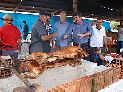 Riedel prestigia 27ª Festa do Leitão no Rolete em São Gabriel do Oeste