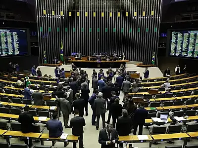 Câmara dos Deputados aprova taxação de offshores e fundos exclusivos para aumentar arrecadação