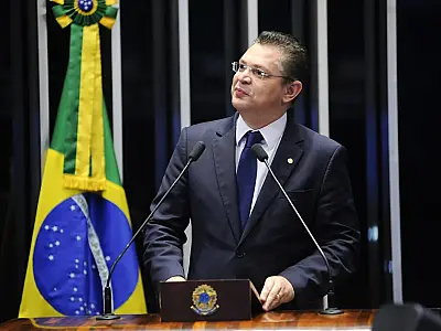 Projeto de Sóstenes busca barrar apreensão de passaporte de parlamentares