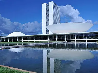 Sob pressão, governo sinaliza cortes para restaurar confiança do mercado