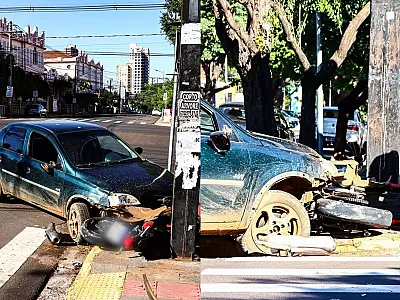Motociclista escapa da morte após acidente com carro desgovernado em Campo Grande