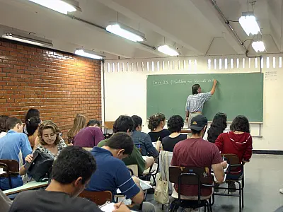MEC libera acúmulo de benefícios para estudantes de graduação