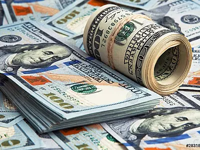 Dólar recua para R$ 5,75 e Ibovespa registra queda após medidas de Trump