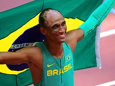 Alison dos Santos supera campeão olímpico em palco de título mundial