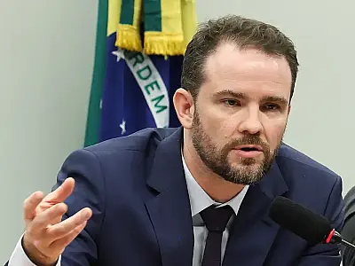 Pix não está na mesa de negociação com EUA, garante ministro