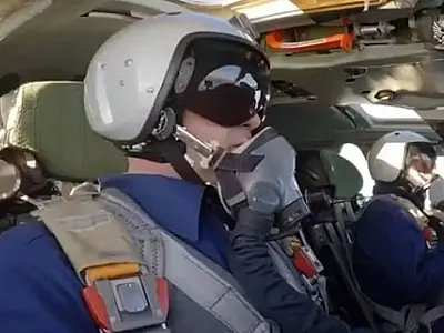 Putin "passeia" em bombardeiro supersônico capaz de transportar até 20 armas nucleares