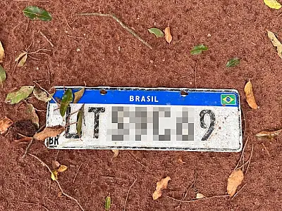 Perdeu a placa do carro na chuva? Veja o que fazer e quanto pode custar