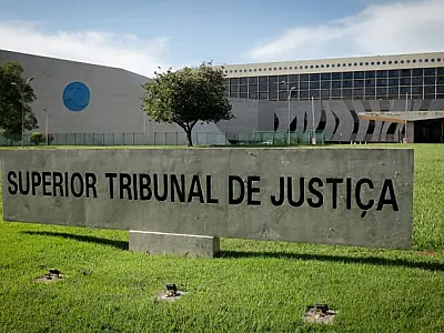 Faculdades privadas recebem autorização do STJ para cobrar mensalidades mais altas de calouros