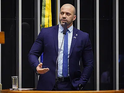 Moraes autoriza progressão de Daniel Silveira para regime aberto com restrições