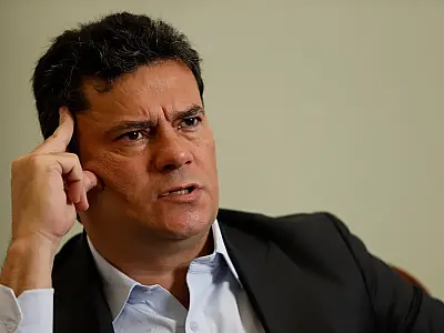 Ação movida por PT e PL ameaça mandato do ex-juiz Sergio Moro, podendo deixá-lo inelegível até 2030