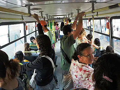 Mulher agride estudante por causa de assento em ônibus vazio em Campo Grande