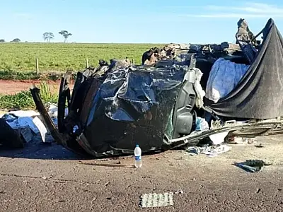 Mulher morre em acidente na MS-040 após carreta invadir pista contrária