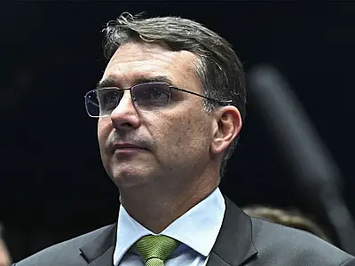 Flávio Bolsonaro articula equipe econômica, mas segue sem nome de peso para liderar a área