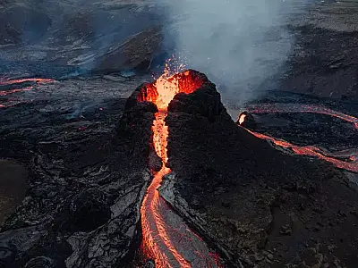 Islândia em alerta com vulcão Fagradalsfjall à beira da erupção