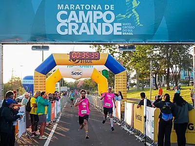 Maratona de Campo Grande emociona corredores com homenagens, superações e reencontros familiares