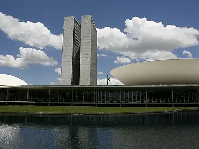 Polêmicas em emendas parlamentares e restrições a gastos revelam tensões entre Poderes