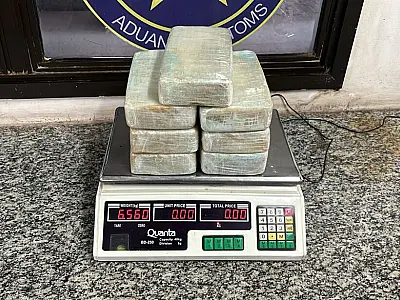 Cocaína escondida em revestimentos de piso é apreendida pela Receita Federal