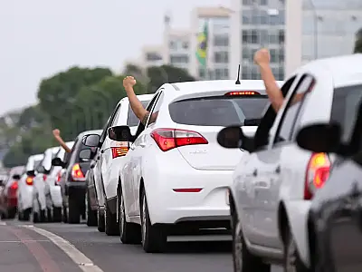 Motoristas de aplicativo caíram no "conto do vigário", diz Sakamoto
