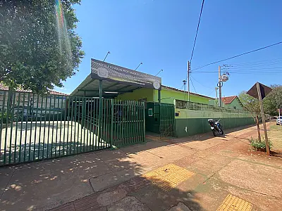 Adolescente leva faca para escola e ameaça colega durante briga em Campo Grande