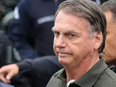 Exame realizado na PF aponta hérnias e equipe médica indica cirurgia para Bolsonaro, afirma defesa
