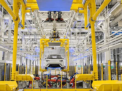 BYD inaugura primeira fábrica de carros elétricos no Brasil com promessa de 150 mil veículos por ano