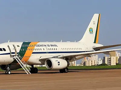Avião de Lula realiza 50 voltas no céu do México antes de pousar