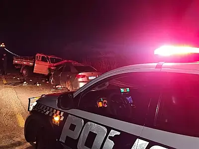 Acidente entre caminhonete e carro deixa três mortos na MS-162
