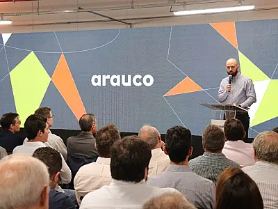 Governo de MS é homenageado por apoio à maior fábrica de celulose do mundo

