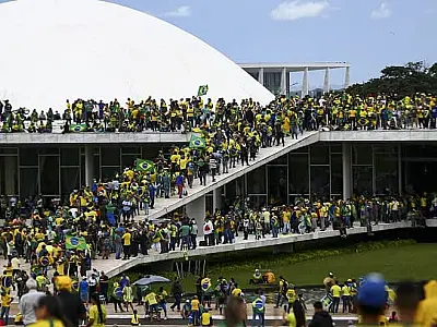 Ministros do STF forma maioria dos votos e condena mais 5 réus dos atos golpistas de 8 de janeiro
