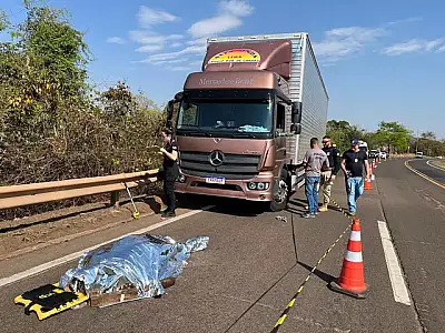 Motorista morre após sofrer infarto e perder controle de caminhão na BR-163