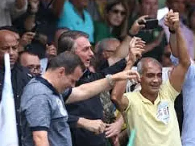 Romário apaga fotos com Bolsonaro e deixa de segui-lo nas redes sociais