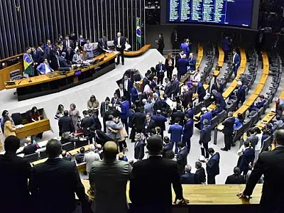 Por 252 votos a 163, Câmara dos Deputados aprova PL que torna crime 'discriminação contra políticos'