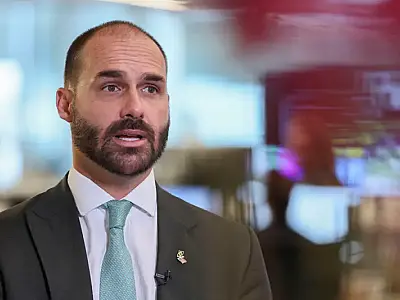 Moraes vota por condenar Eduardo Bolsonaro por difamação contra Tabata Amaral