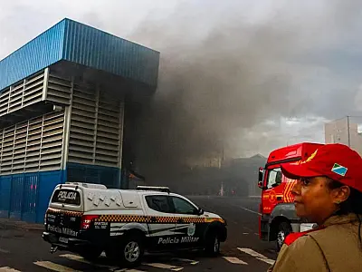 Incêndio no camelódromo destroem seis boxes; comércio é fechado para investigação