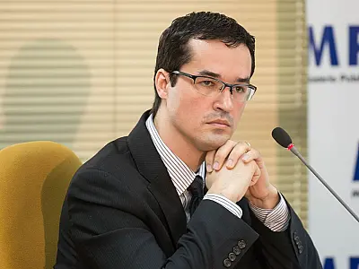 Diálogos revelam promiscuidade em acordo entre Lava Jato e transparência internacional