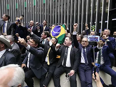PEC da Blindagem provoca queda de popularidade de deputados nas redes e tensão política no Congresso