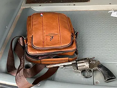 Homem é preso em flagrante porte ilegal de arma e disparo em borracharia