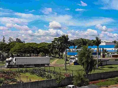 Frigorífico ignora acordos em mais de 200 processos por mau cheiro em bairro da Capital