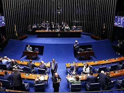 Alcolumbre não despacha texto e PEC do fim da escala 6x1 fica travada no Senado