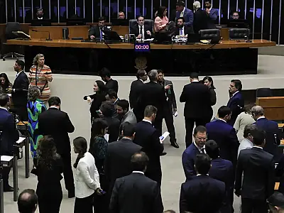 Plenário da Câmara derruba decreto de Lula sobre IOF
