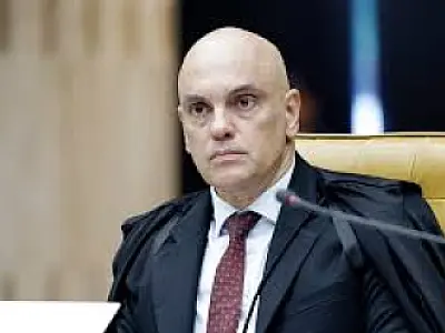 Moraes proíbe uso de farda por réus em depoimento sobre golpe
