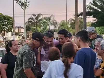 Pai que sobreviveu a grave acidente na BR-060 vai ao velório da esposa e dos três filhos