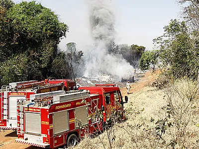 Fogo consome área de mata no Parque dos Poderes e mobiliza Bombeiros

